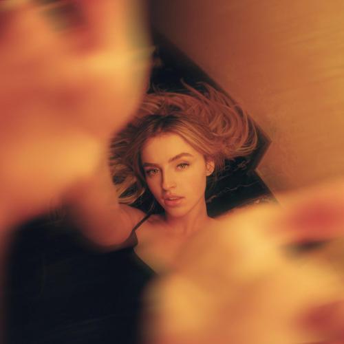 Alicia Moffet - Run to You