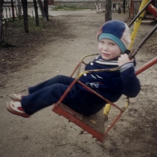 КОСМОНАВТОВ НЕТ - распят на свалке своих мыслей