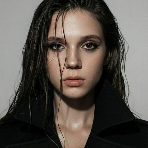 NIKONOROVNA - Я стою