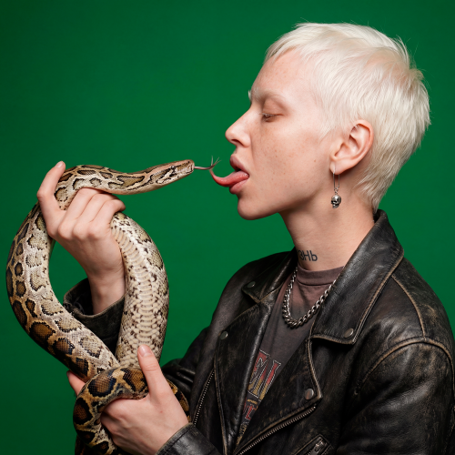 ЯГОДА ГРЕХОВ - Сука