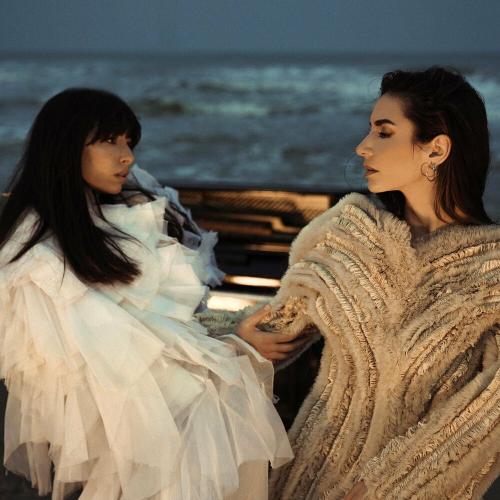 Giolì & Assia - Playing Chess