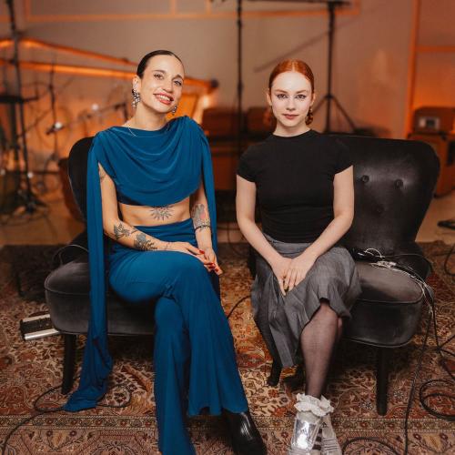 Melis Karaduman & Eftalya Yağcı - İstanbul İstanbul Olalı (Biz Bize Live)