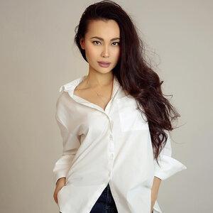 Zhanar Dugalova & Макпал & Алишер Каримов & Ali Okapov & Асыл - Жаңа Жыл